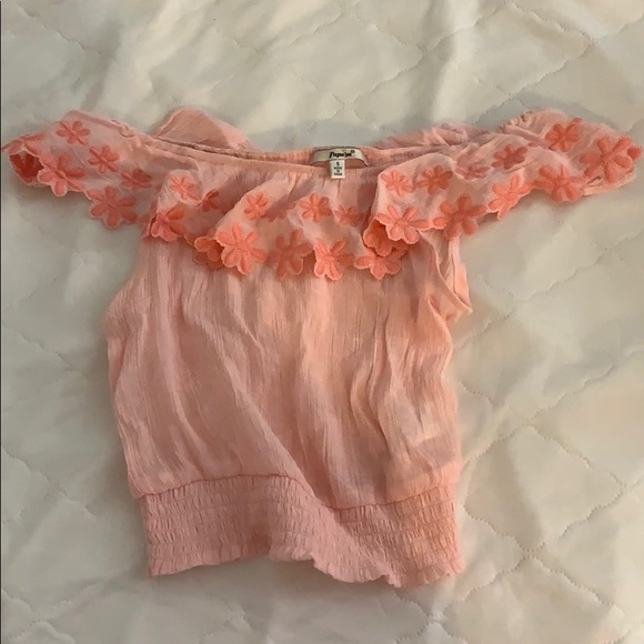 Super cute off the shoulder top - Picture 1 of 1